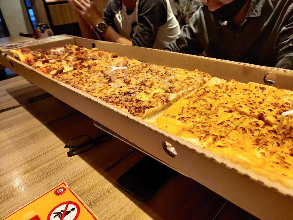 Pizza Hut Restoran thumbnail 13