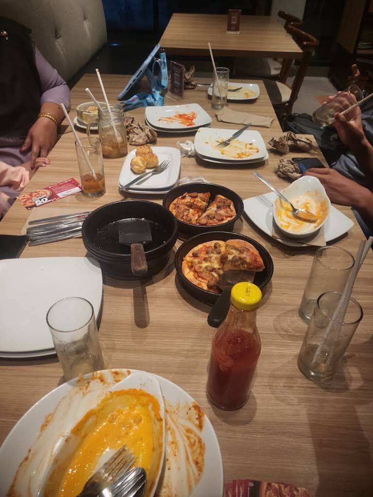 Pizza Hut Restoran thumbnail 15