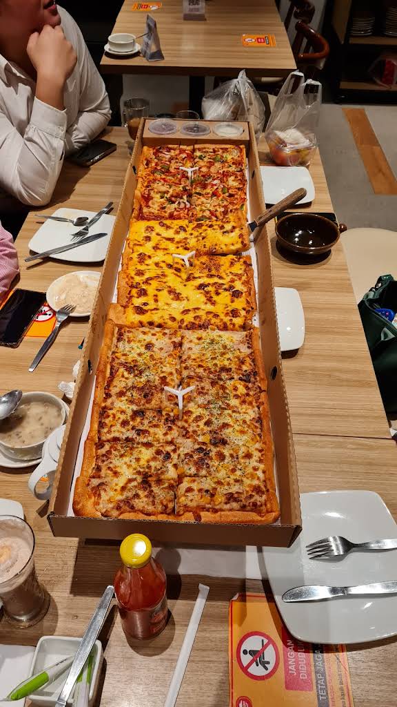 Pizza Hut Restoran thumbnail 44