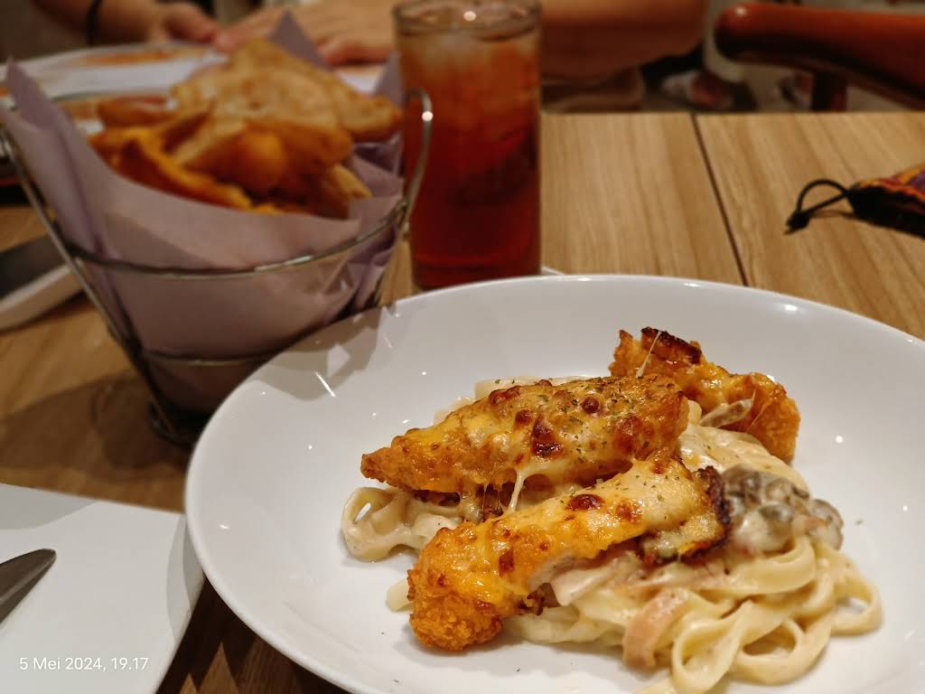 Pizza Hut Restoran thumbnail 48