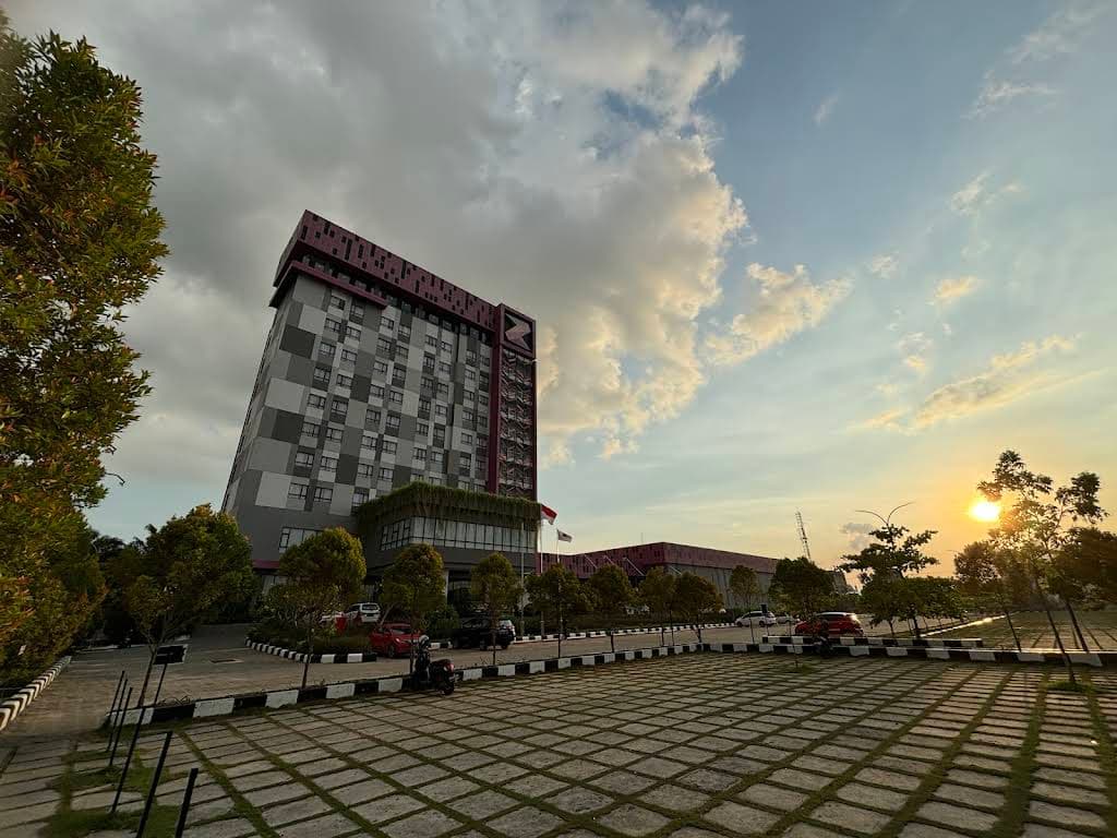 The Zuri Dumai thumbnail 3